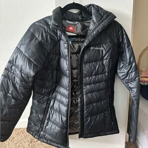 Columbia Women's Small Black Hooded Puffer Jacket